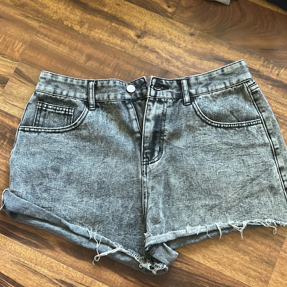 Automet shorts